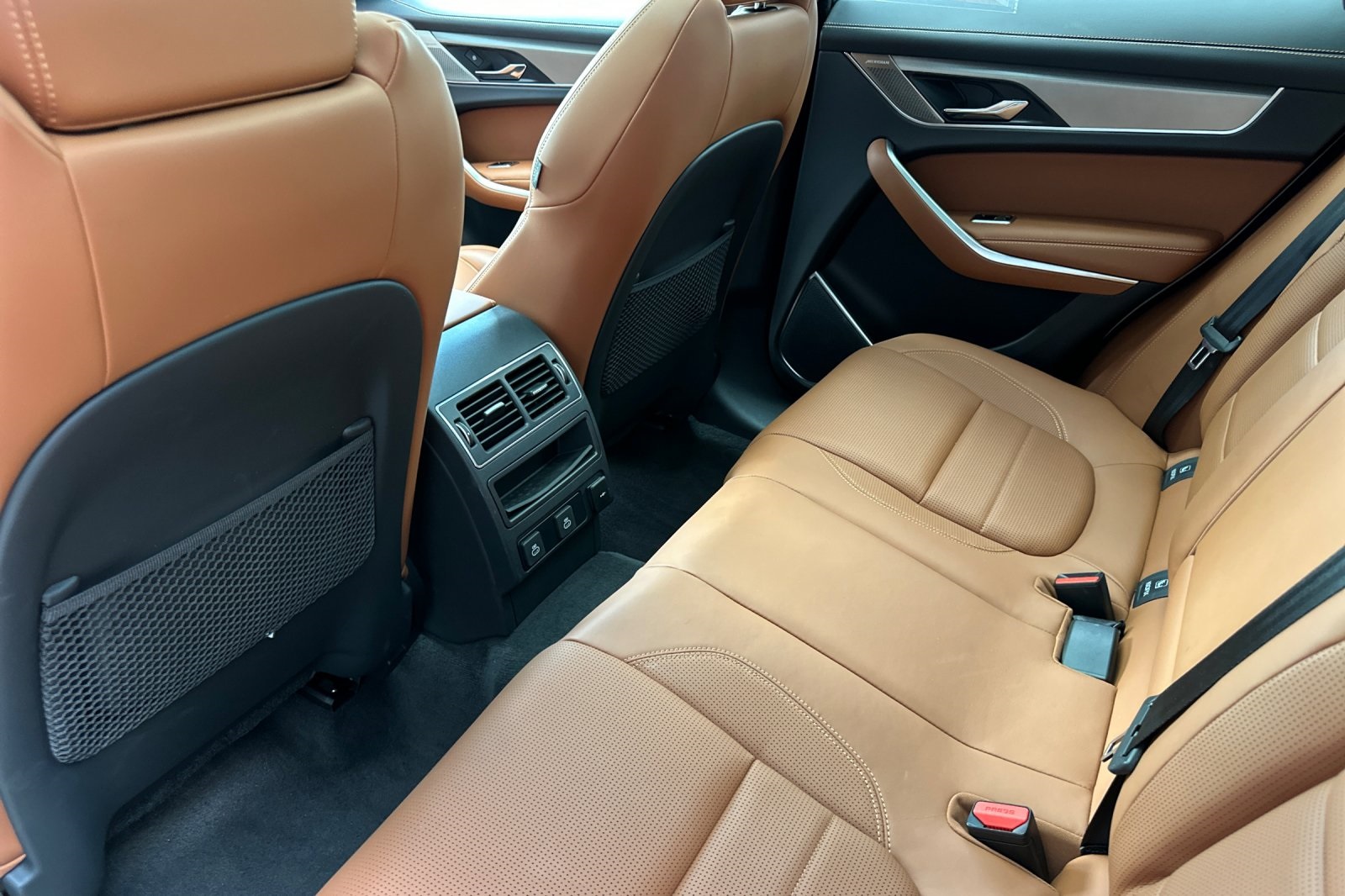 2025 Jaguar F-PACE P400 R-Dynamic S photo 11