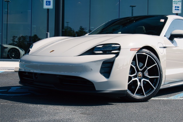 2024 Porsche Taycan 4S photo 2
