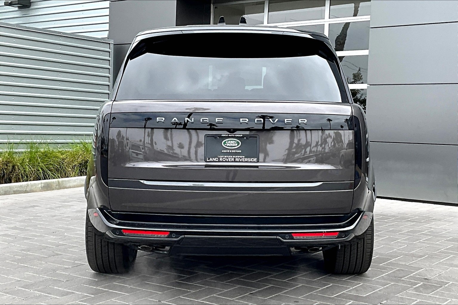 2025 Land Rover Range Rover SE photo 2