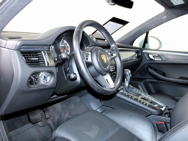 2021 Porsche Macan Turbo photo 4