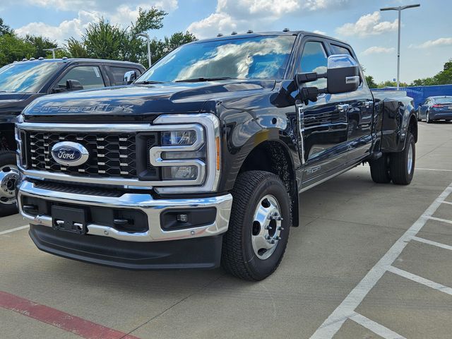 2026 Ford F-350 Lariat photo 2