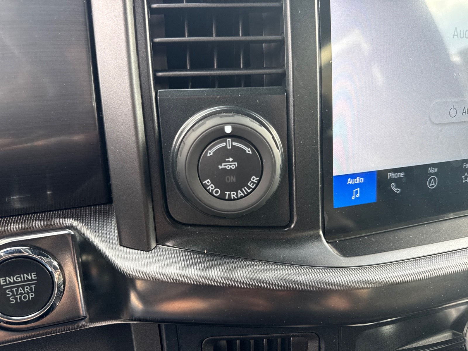 2025 Ford F-150 Lariat photo 21