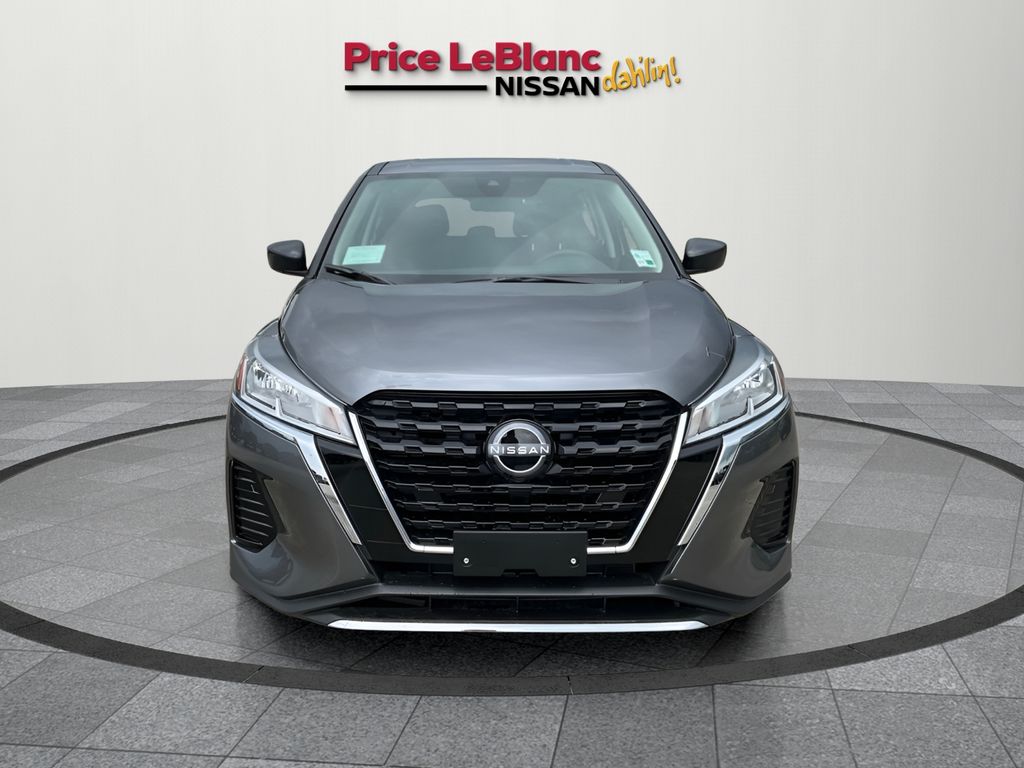 2025 Nissan Kicks Play S photo 2