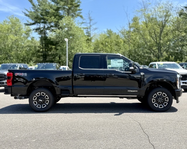 2025 Ford F-350 Platinum photo 3