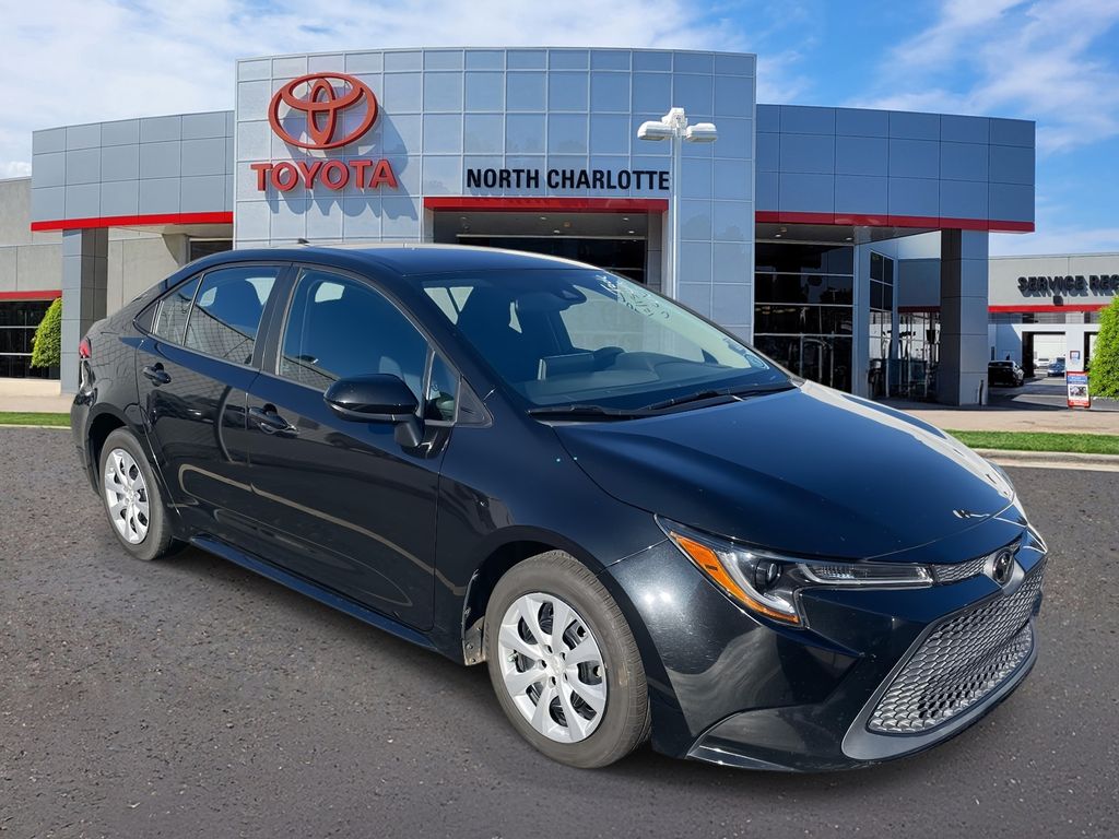 2021 Toyota Corolla LE's photo