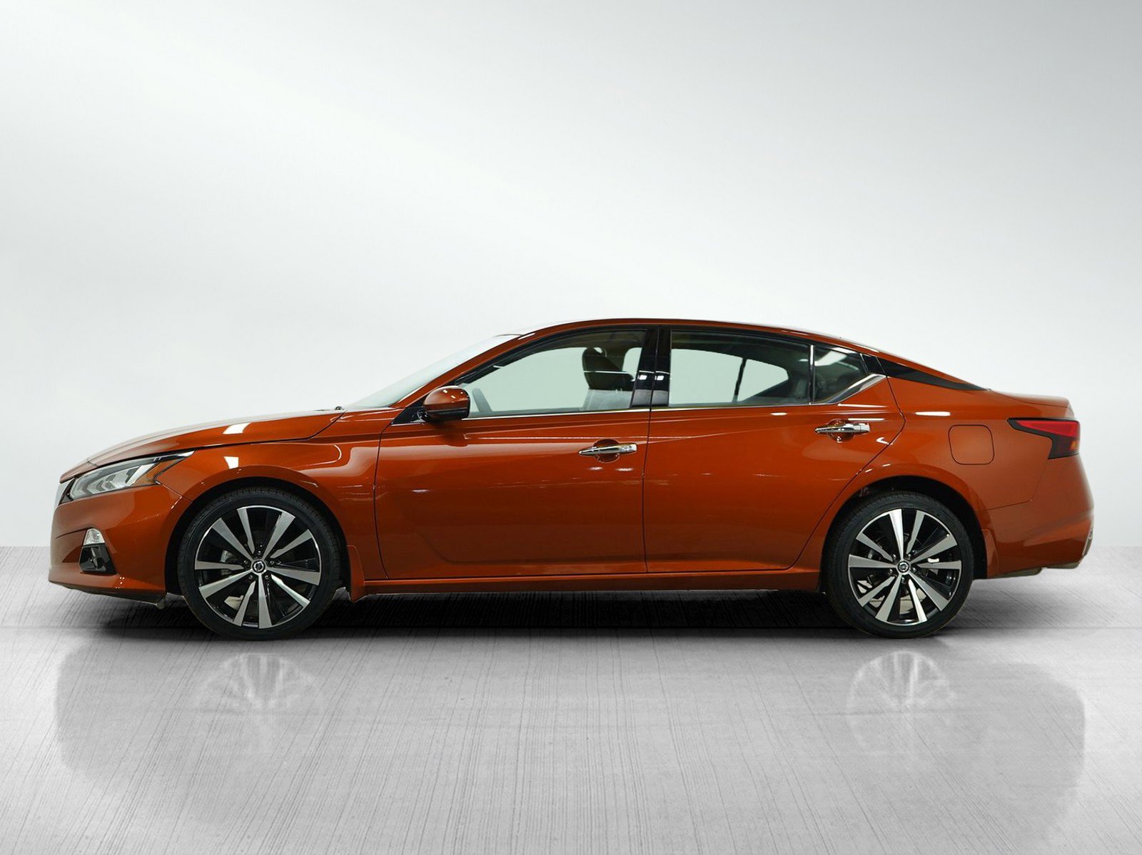 Used 2021 Nissan Altima Platinum with VIN 1N4BL4FW2MN318770 for sale in Wayzata, Minnesota