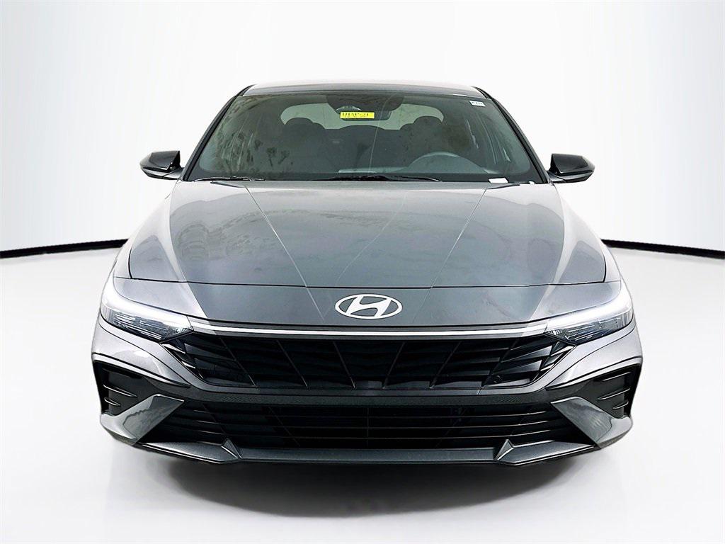2025 Hyundai Elantra Hybrid SEL Sport photo 2