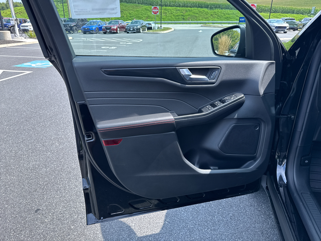 2025 Ford Escape ST-Line photo 30
