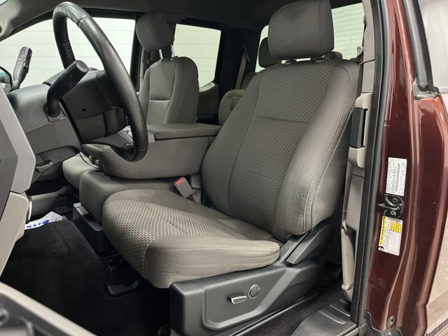 2015 Ford F-150 XLT photo 4