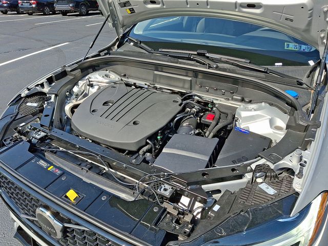 2025 Volvo XC60 B5 Plus photo 27