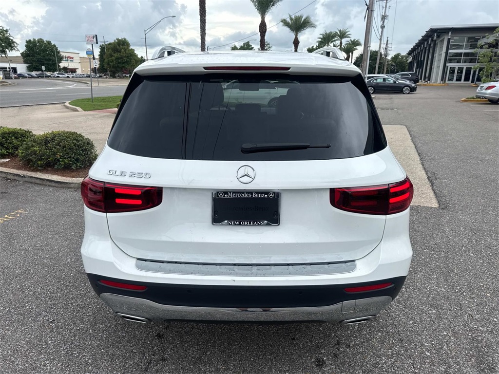 2025 Mercedes Benz GLB 250 photo 3