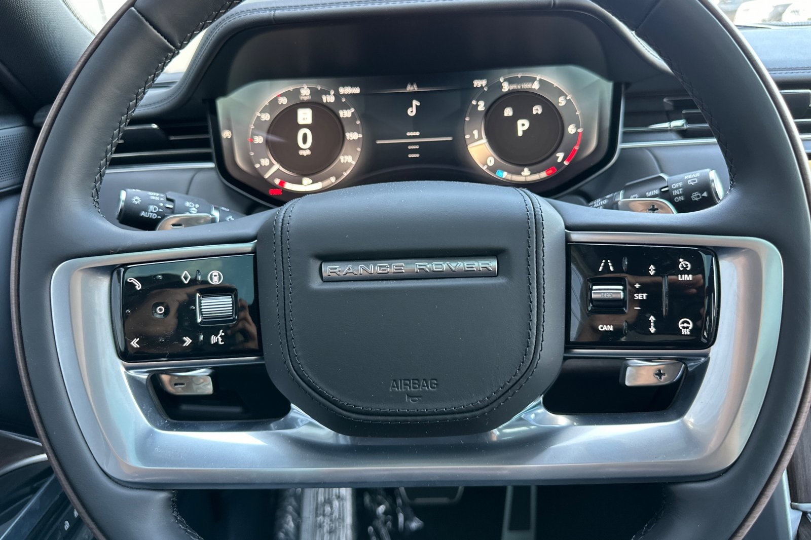 2025 Land Rover Range Rover SE photo 24