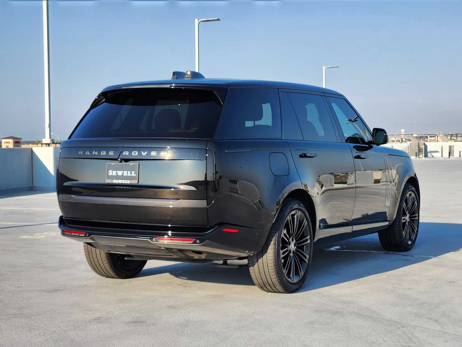 2024 Land Rover Range Rover SE photo 5