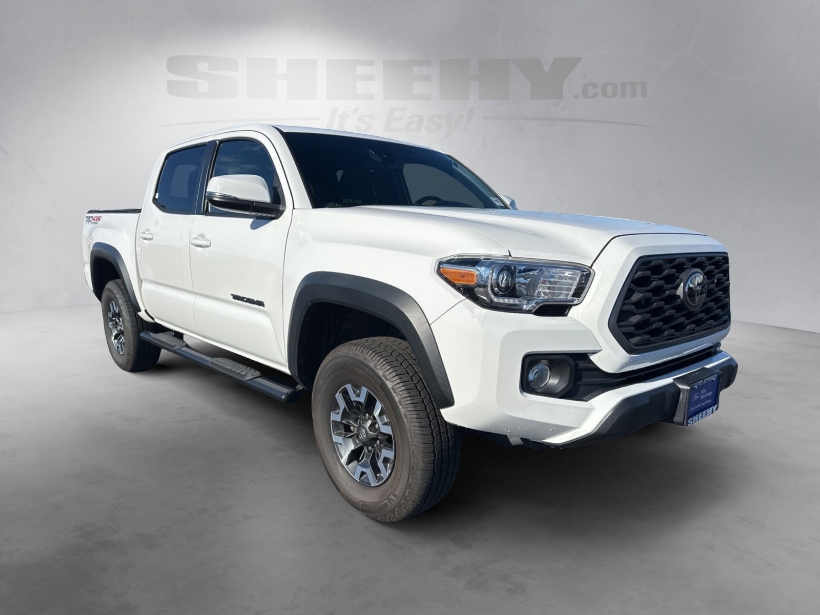 2020 Toyota Tacoma TRD Off-Road photo 2