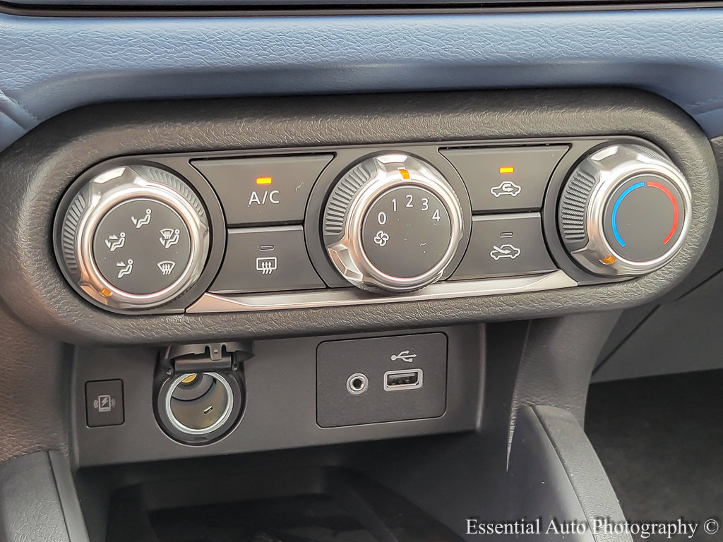 2025 Nissan Versa SV photo 14