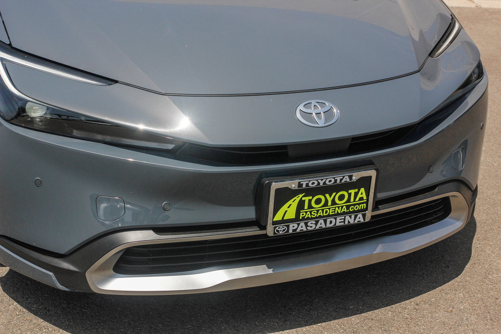 2025 Toyota Prius Plug-in SE photo 4