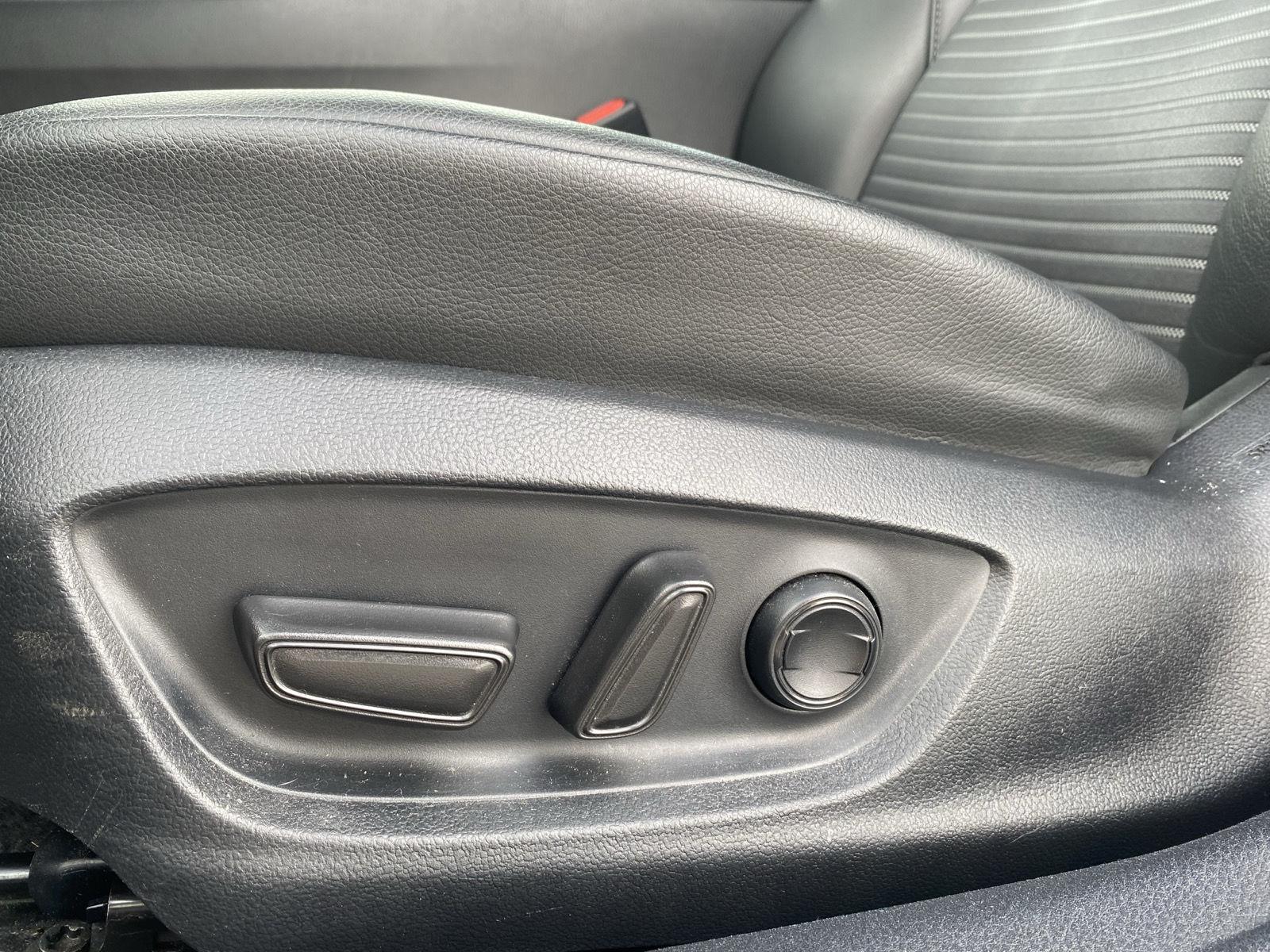 2023 Toyota Camry SE photo 11