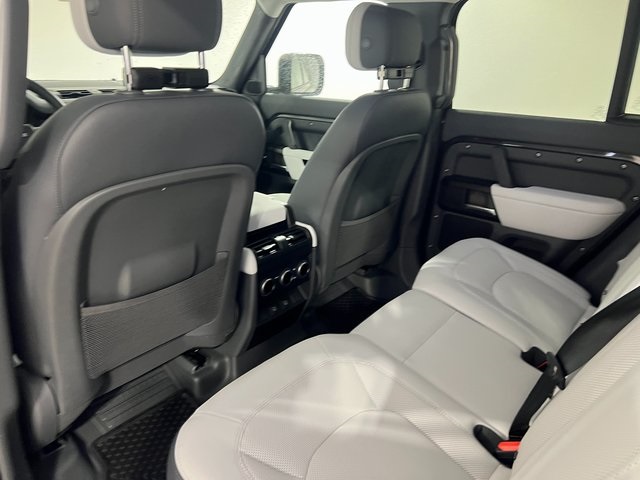 2025 Land Rover Defender 110 V8 photo 19