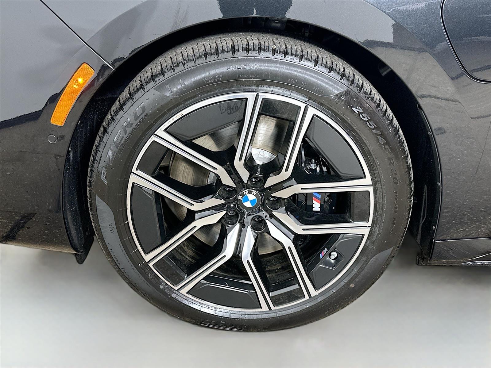2026 Bmw 750e photo 32