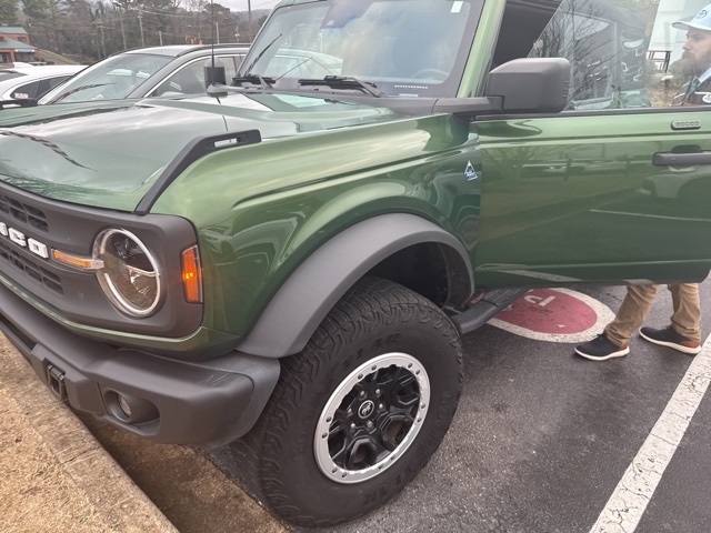 2023 Ford Bronco 4-Door Black Diamond's photo