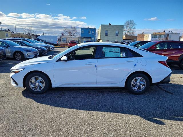 2025 Hyundai Elantra SE photo 4