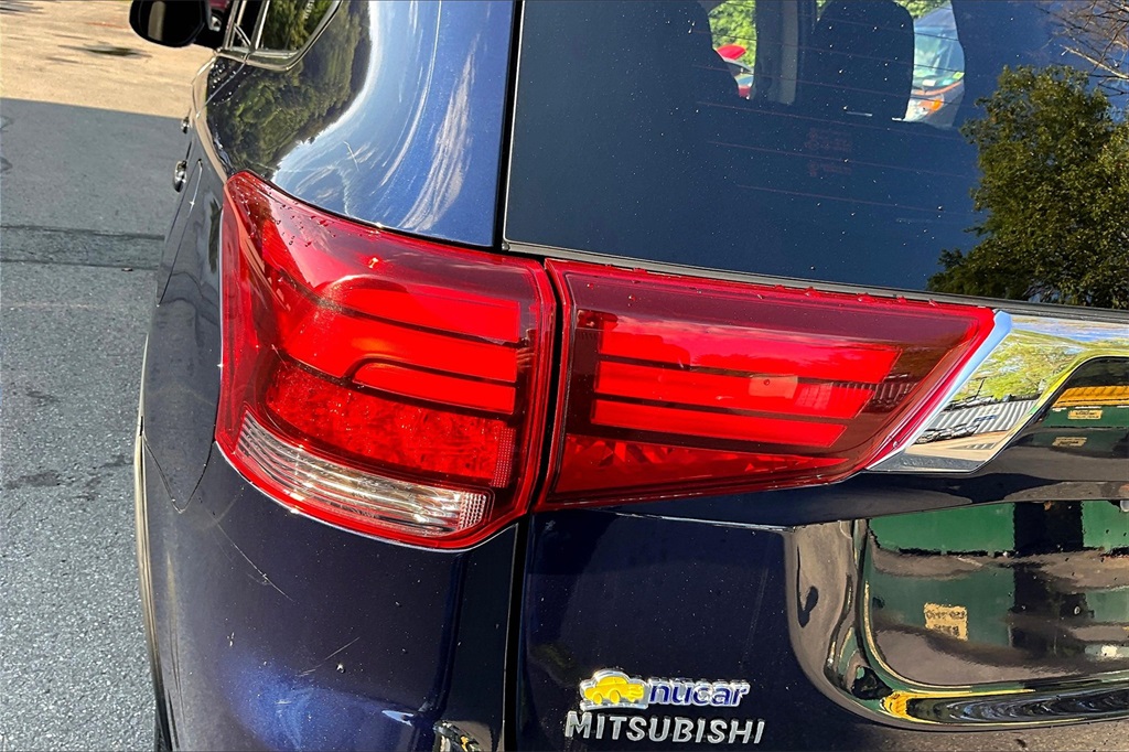 2018 Mitsubishi Outlander ES photo 31