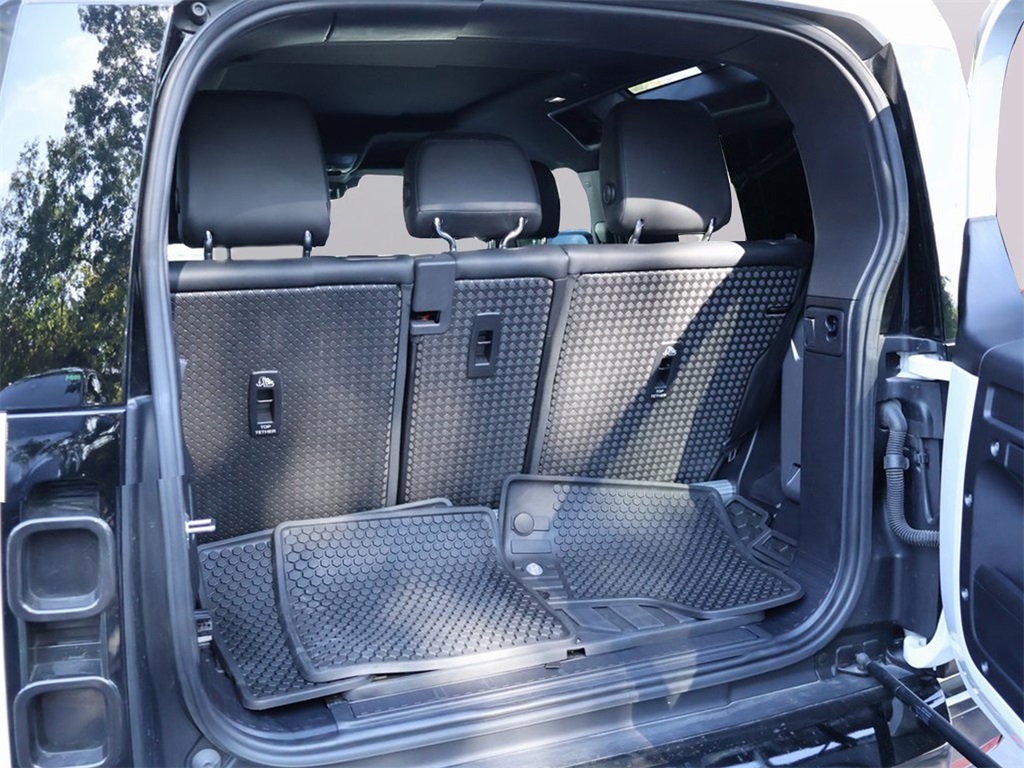 2022 Land Rover Defender 90 X-Dynamic S photo 15