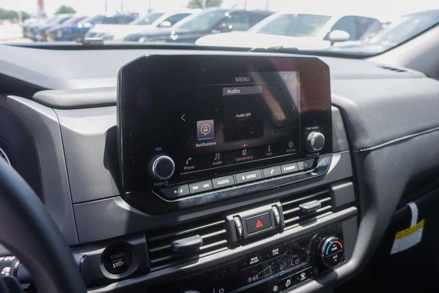 2025 Nissan Pathfinder S photo 12