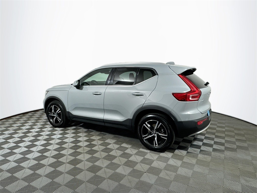 2025 Volvo XC40 Core photo 11