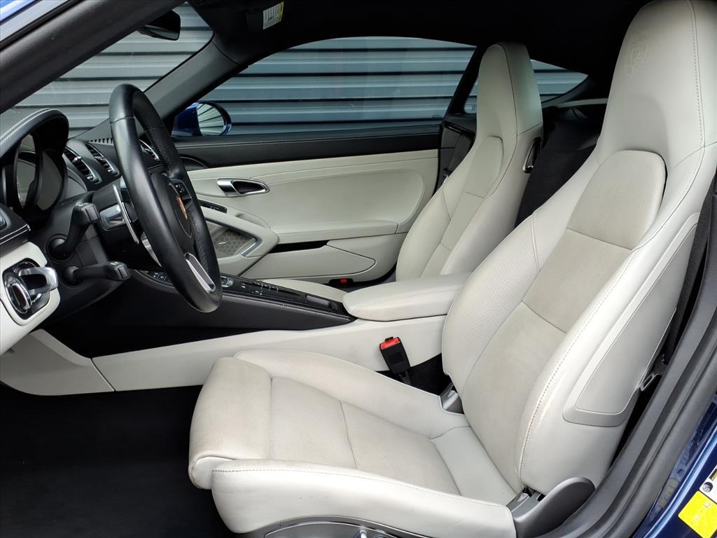 2022 Porsche Cayman T photo 5