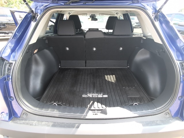 2022 Toyota Corolla Cross LE photo 34