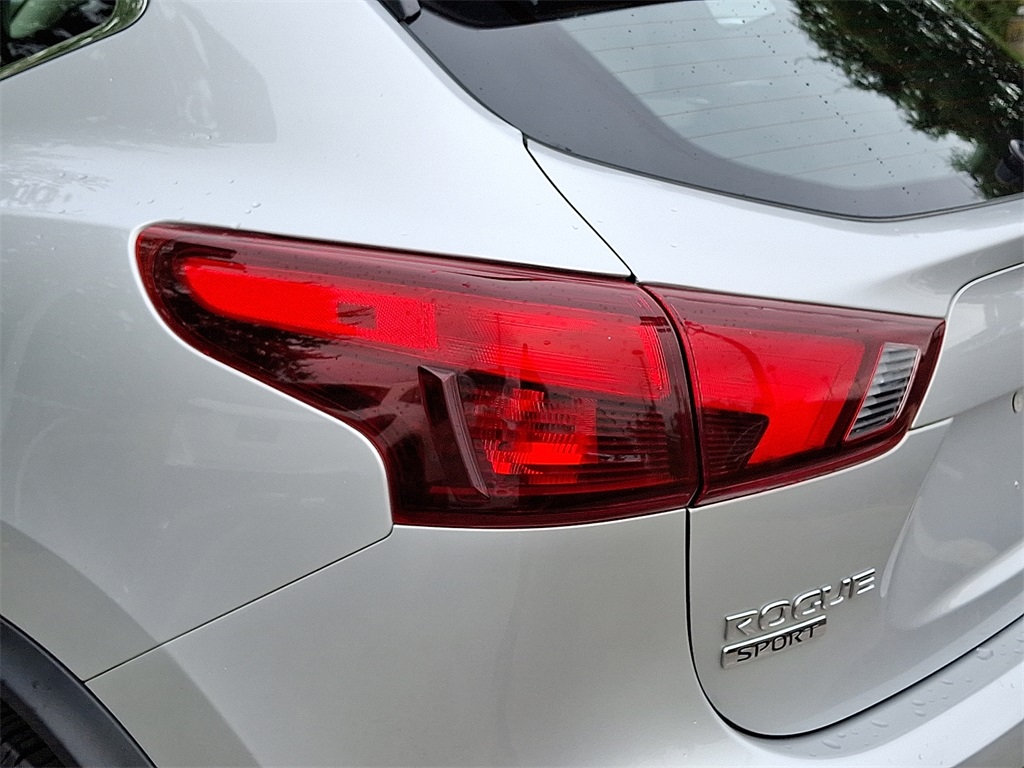 2019 Nissan Rogue Sport SV photo 9