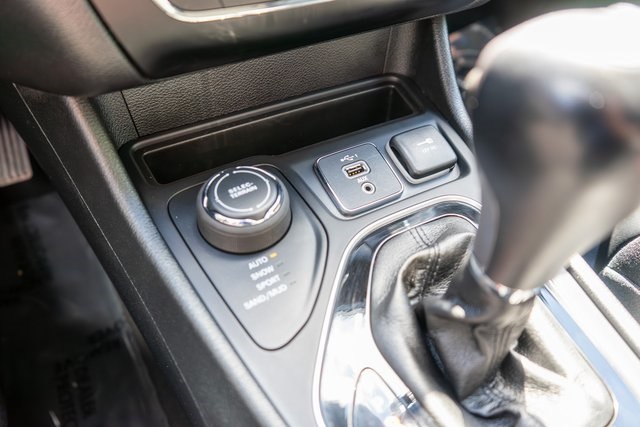 2022 Jeep Cherokee Limited photo 16