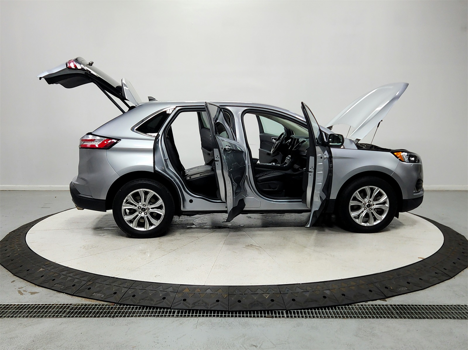 2024 Ford Edge Titanium photo 16