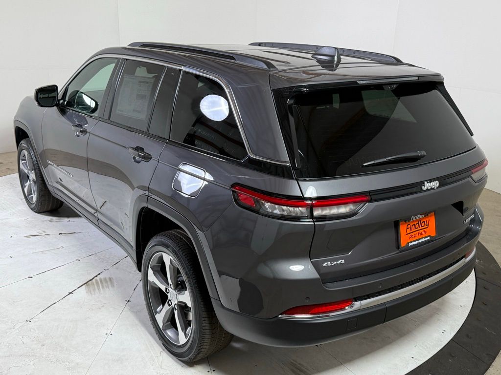 2025 Jeep Grand Cherokee Limited photo 3