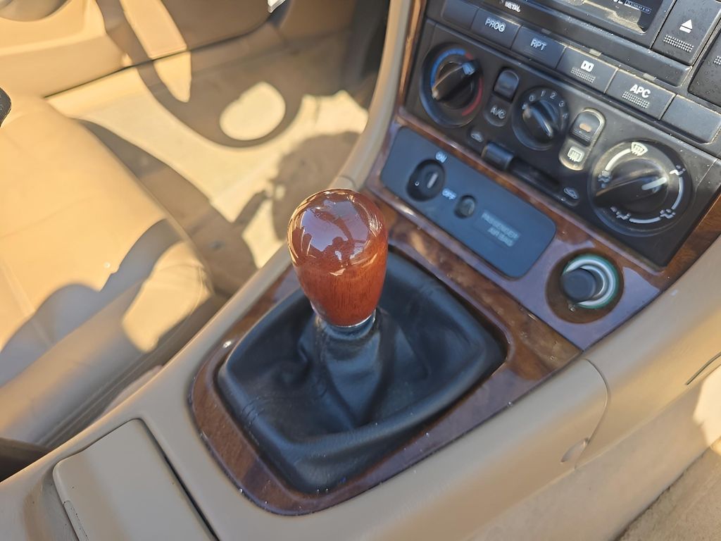 2000 Mazda MX-5 Miata Miata Base photo 23