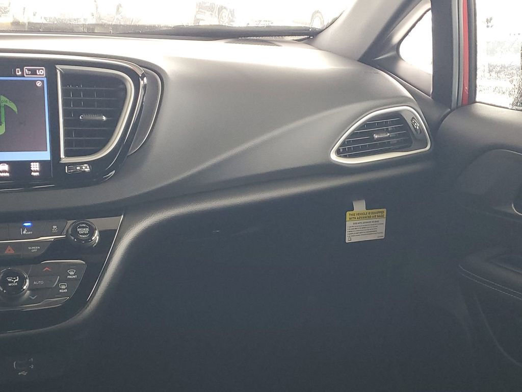2026 Chrysler Voyager LX photo 24