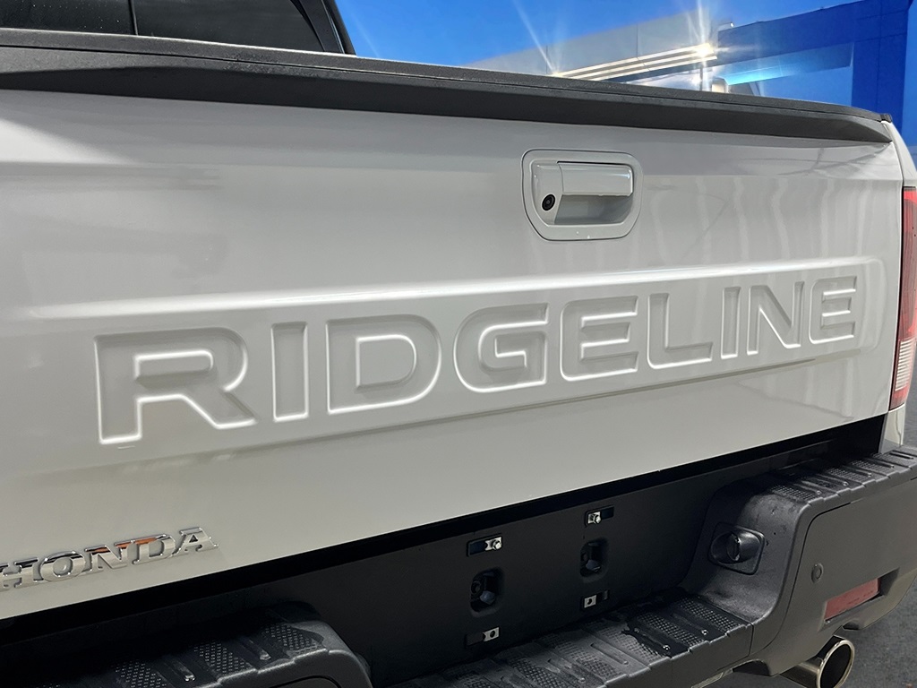2025 Honda Ridgeline Black Edition photo 5