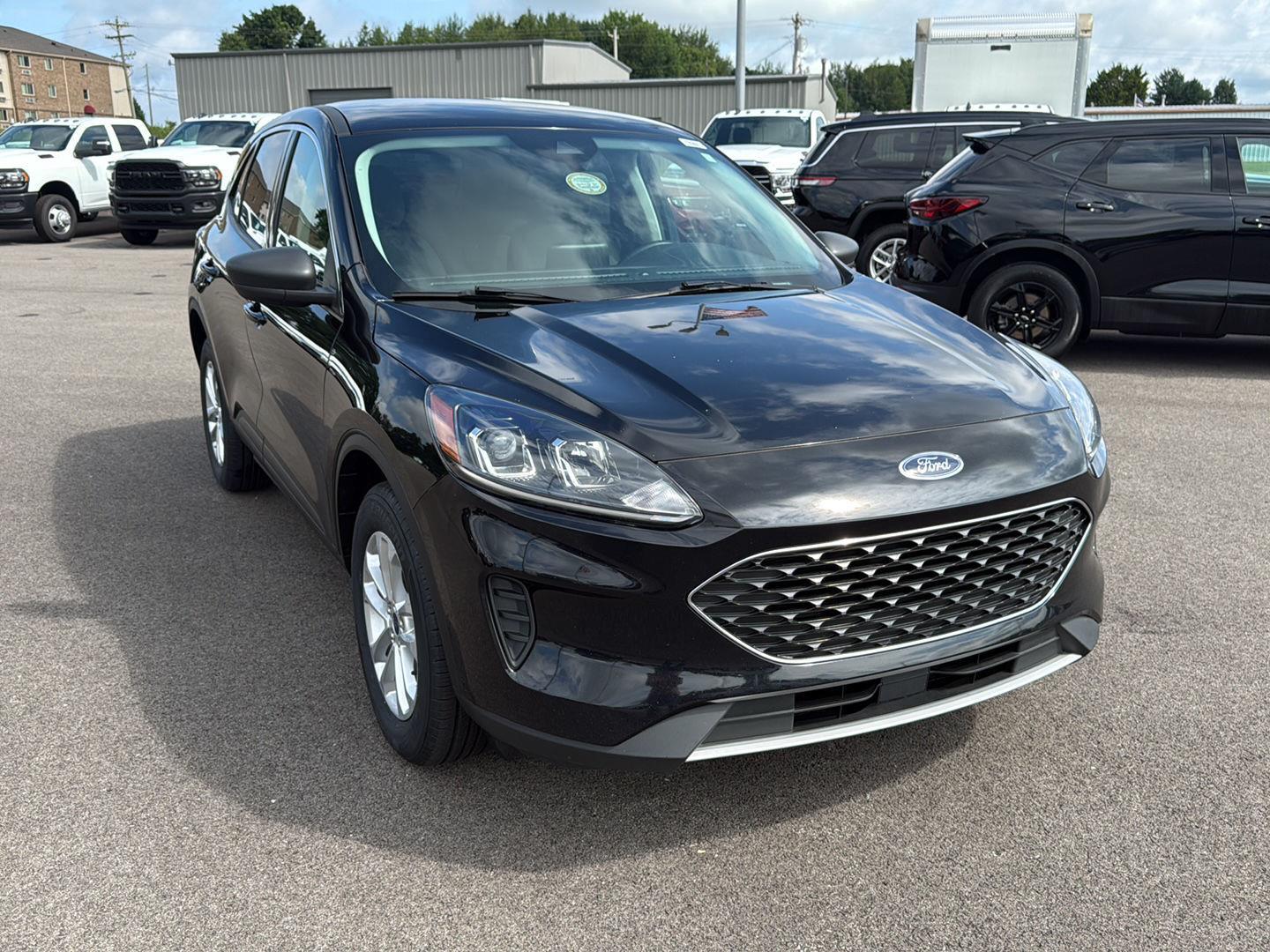 2022 Ford Escape SE photo 2