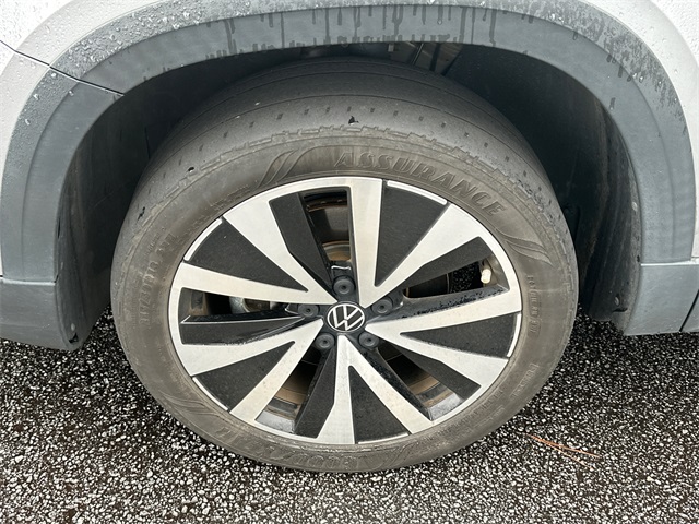 2022 Volkswagen Taos SE photo 3