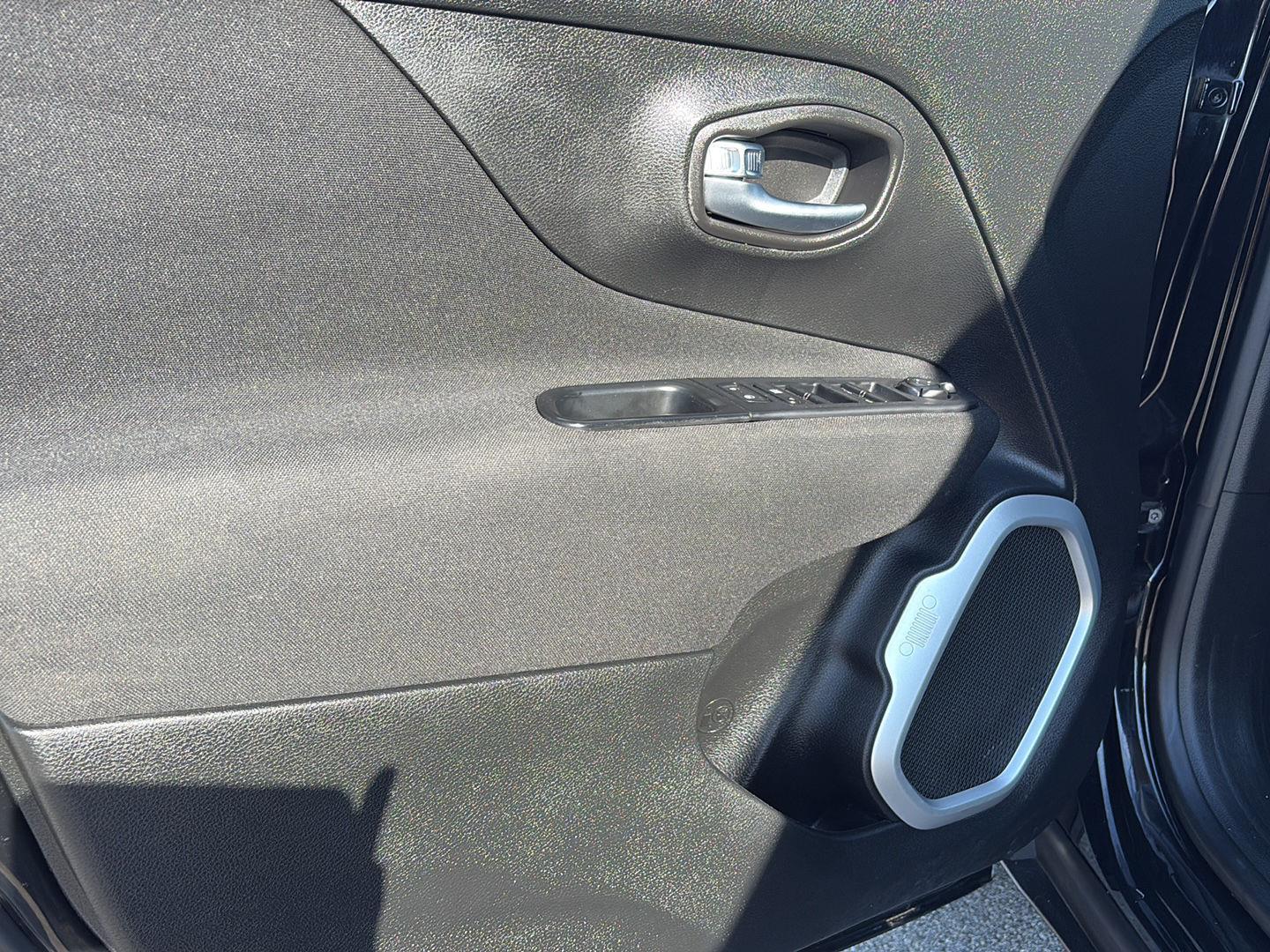 2018 Jeep Renegade Latitude North Edition photo 18
