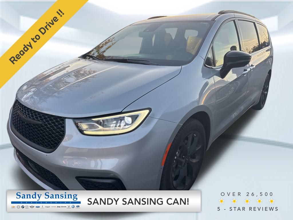 2024 Chrysler Pacifica Touring L's photo