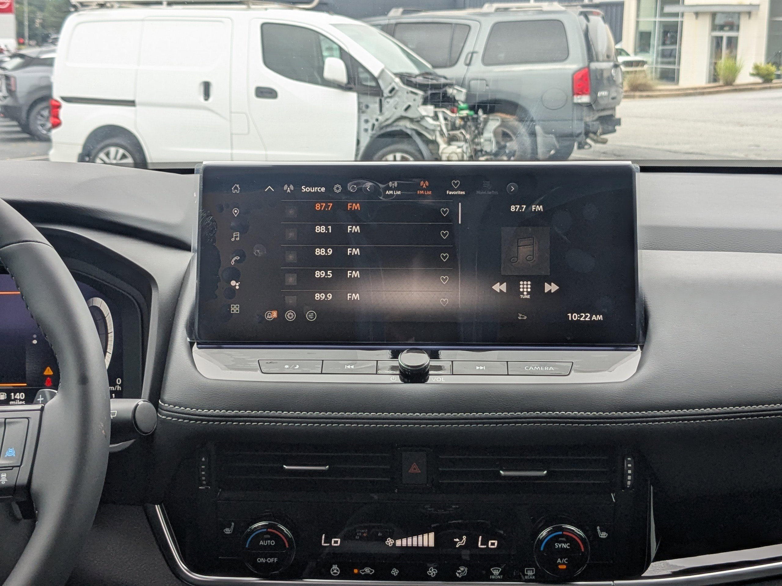 2025 Nissan Rogue SL photo 4