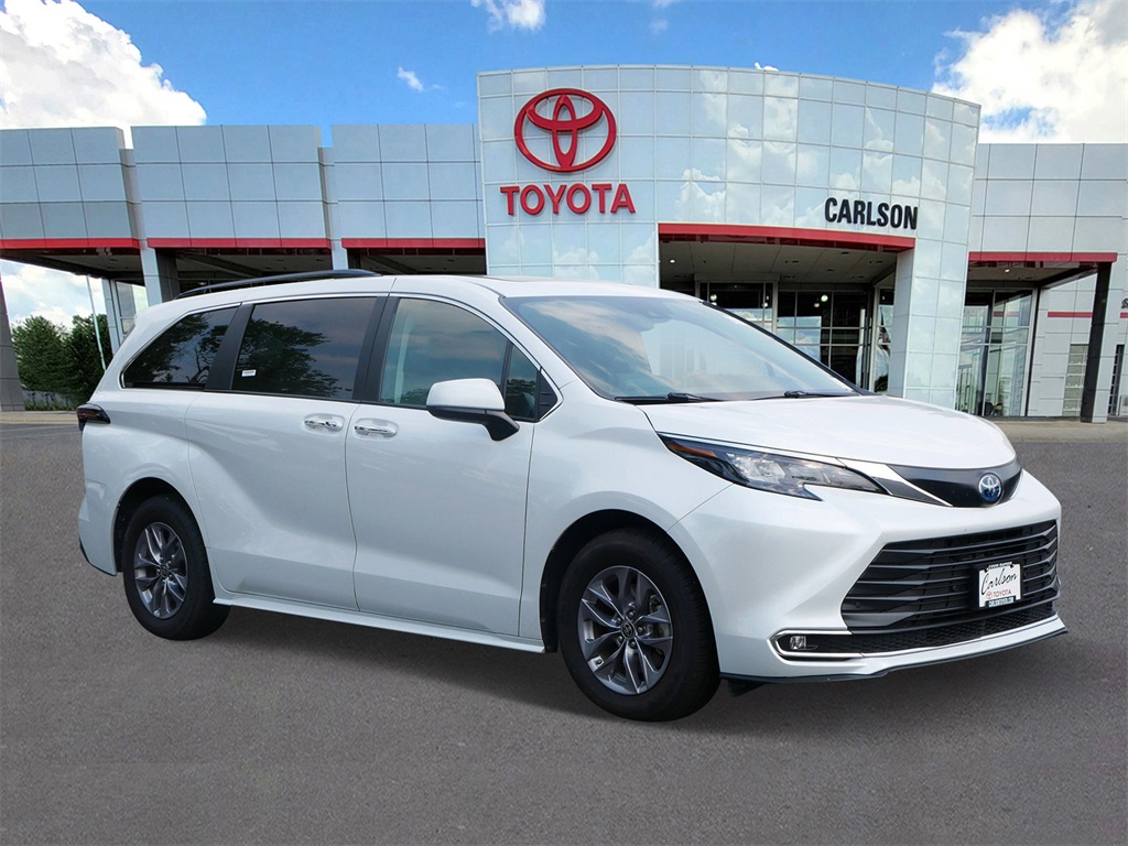 Used 2024 Toyota Sienna XLE with VIN 5TDYRKEC8RS199736 for sale in Minneapolis, Minnesota