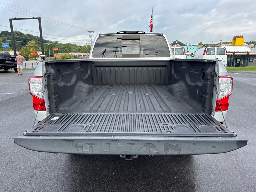 2019 Nissan Titan PRO-4X Crew Cab photo 29