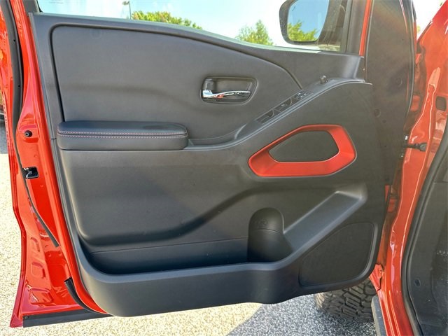 2025 Nissan Frontier PRO-4X photo 10