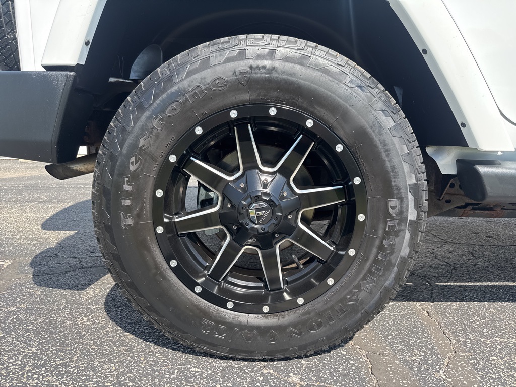 2015 Jeep Wrangler Unlimited Sahara photo 10