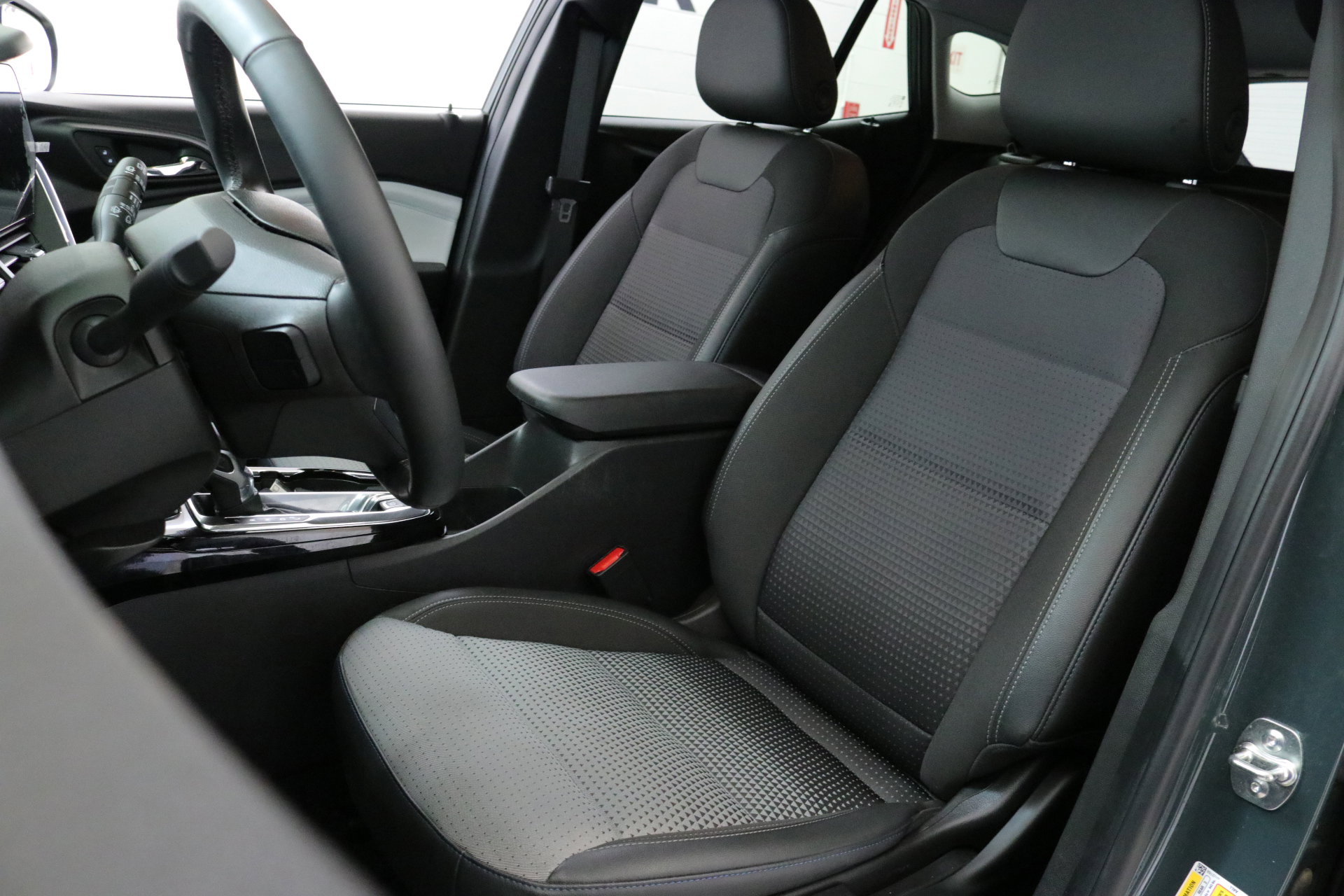 2025 Chevrolet Trax LT photo 20