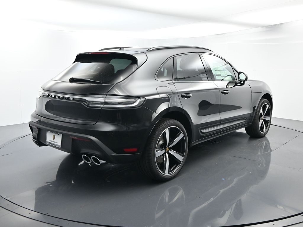 2026 Porsche Macan T photo 12