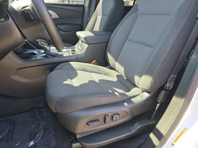 2024 Chevrolet Traverse Cloth photo 3